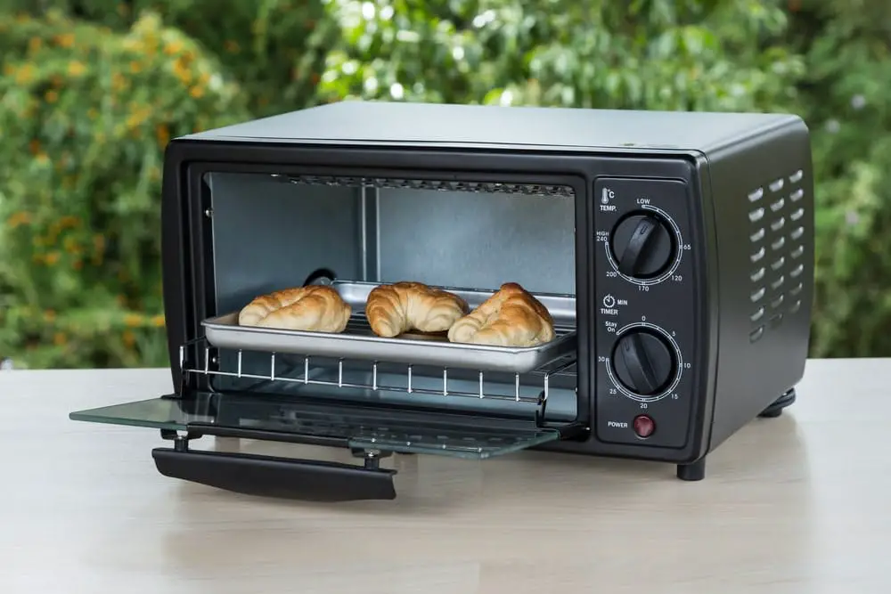 Can You Put A Plate In A Toaster Oven? Ones You Can & Can't